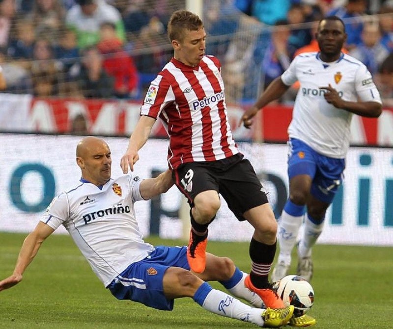 Iker Muniainek min hartuta utzi zuen ostegun arratsaldeko entrenamendua. Efe.