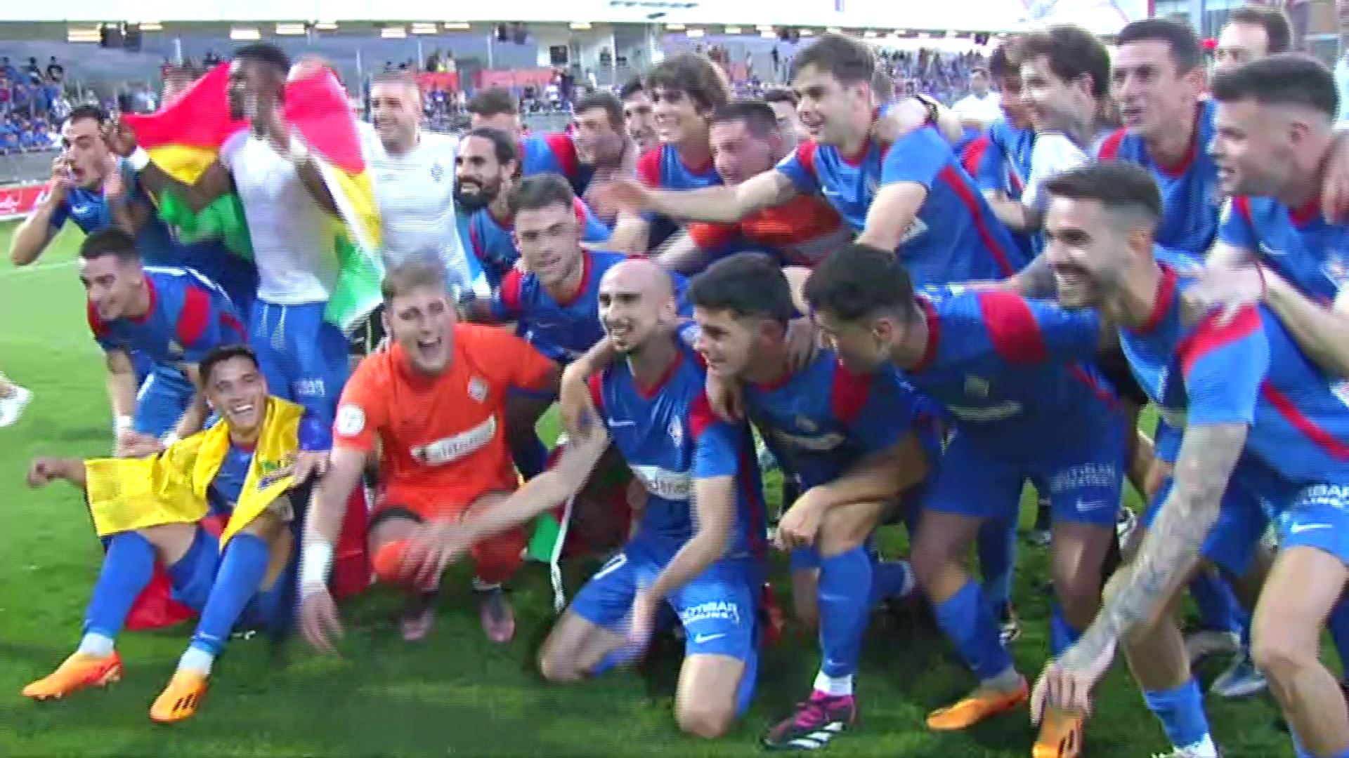 20230527222054_jugadores-amorebieta-celebracion-ascenso_